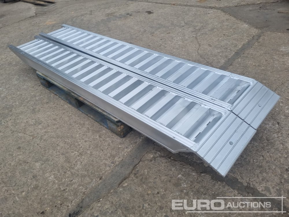 Unused Set of Aluminium Ramps, 250cm, 6,000kg - Rampa de carga: foto 2 Unused Set of Aluminium Ramps, 250cm, 6,000kg - Rampa de carga: foto 2