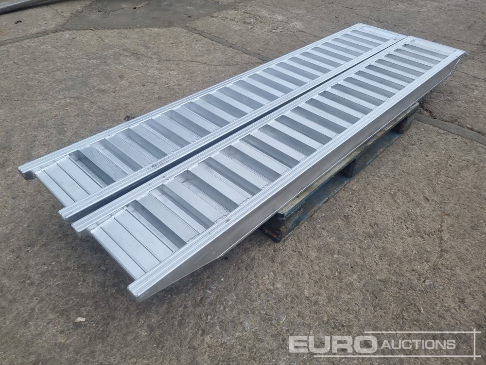 Unused Set of Aluminium Ramps, 250cm, 6,000kg - Rampa de carga: foto 1 Unused Set of Aluminium Ramps, 250cm, 6,000kg - Rampa de carga: foto 1