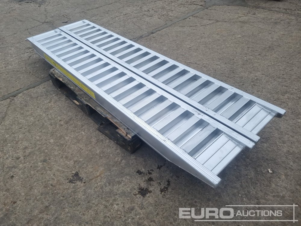 Unused Set of Aluminium Ramps, 250cm, 6,000kg - Rampa de carga: foto 4 Unused Set of Aluminium Ramps, 250cm, 6,000kg - Rampa de carga: foto 4