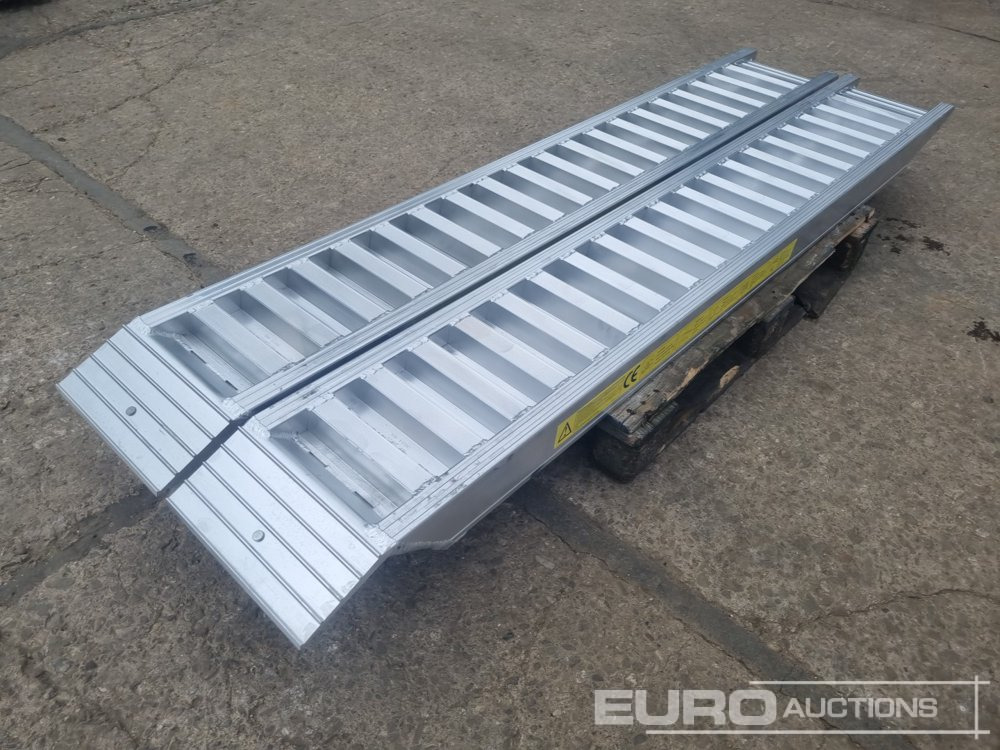 Unused Set of Aluminium Ramps, 250cm, 6,000kg - Rampa de carga: foto 3 Unused Set of Aluminium Ramps, 250cm, 6,000kg - Rampa de carga: foto 3