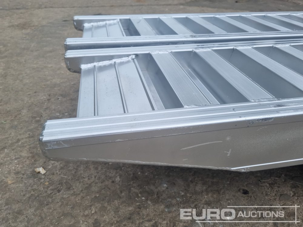 Unused Set of Aluminium Ramps, 250cm, 6,000kg - Rampa de carga: foto 5 Unused Set of Aluminium Ramps, 250cm, 6,000kg - Rampa de carga: foto 5