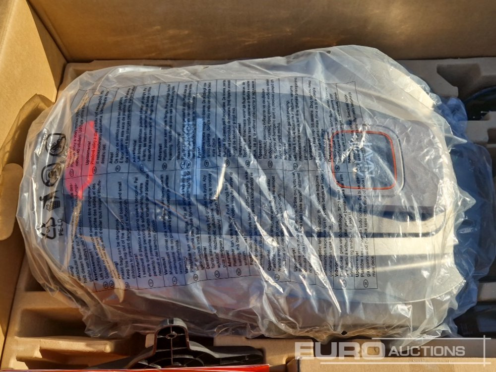Unused SunSeeker X5 Robotic Lawnmower, 2,000m² - Equipo de construcción: foto 4 Unused SunSeeker X5 Robotic Lawnmower, 2,000m² - Equipo de construcción: foto 4