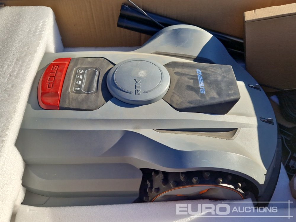 Unused SunSeeker X7 Robotic Lawnmower, 3,000m² - Equipo de construcción: foto 5 Unused SunSeeker X7 Robotic Lawnmower, 3,000m² - Equipo de construcción: foto 5