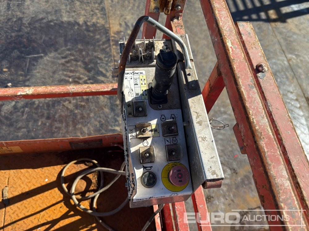 Plataforma de tijeras 2015 SkyJack SJ6832RT: foto 21