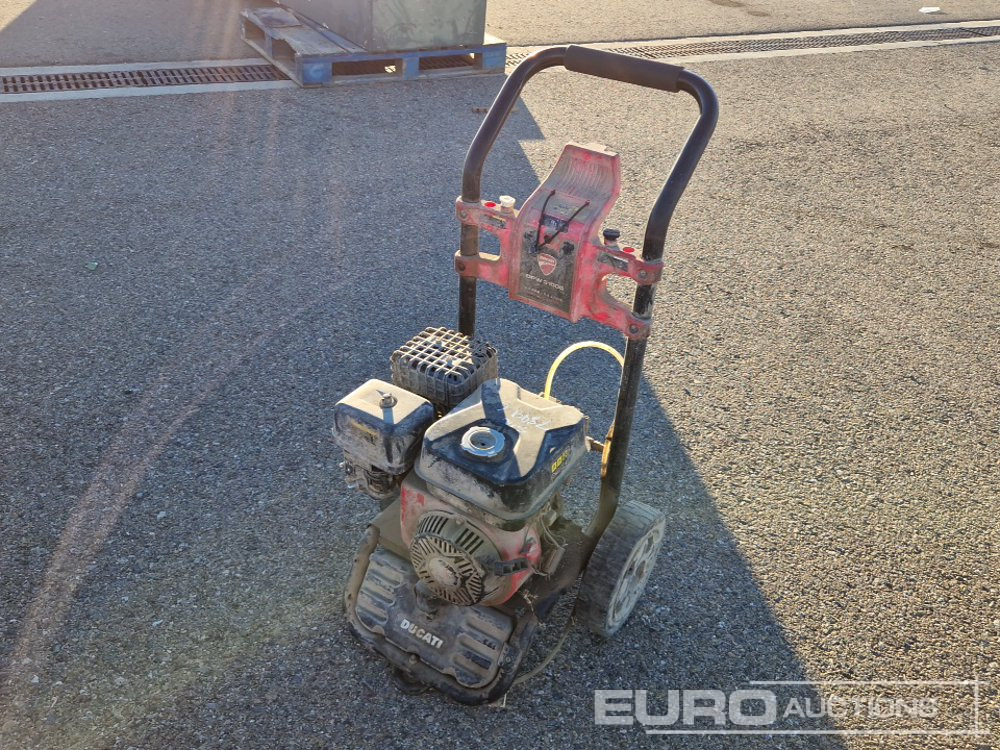 Ducati Gasoline Lawn Mower - Equipo de construcción: foto 1 Ducati Gasoline Lawn Mower - Equipo de construcción: foto 1
