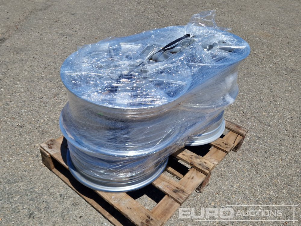 Pallet of Rims (4 of) - Neumático: foto 1 Pallet of Rims (4 of) - Neumático: foto 1