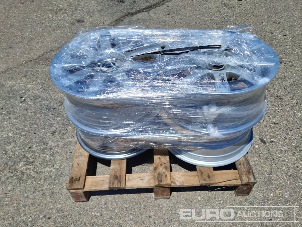 Pallet of Rims (4 of) - Neumático: foto 2 Pallet of Rims (4 of) - Neumático: foto 2