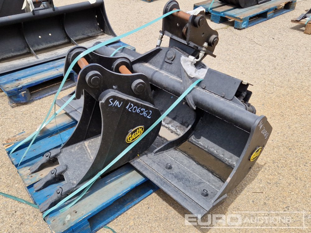 Unused Geith AT2.8R 48" Tilt Ditching Bucket, H03 12" Digging Bucket 35mm Pin to suit Mini Excavator - Cazo: foto 1 Unused Geith AT2.8R 48" Tilt Ditching Bucket, H03 12" Digging Bucket 35mm Pin to suit Mini Excavator - Cazo: foto 1
