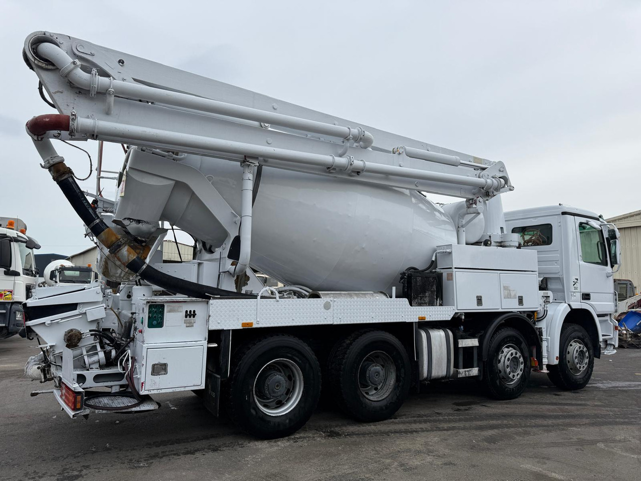 Camion mixo-pompe Mercedes Actros DS-840-FF - Camión hormigonera con bomba: foto 4 Camion mixo-pompe Mercedes Actros DS-840-FF - Camión hormigonera con bomba: foto 4