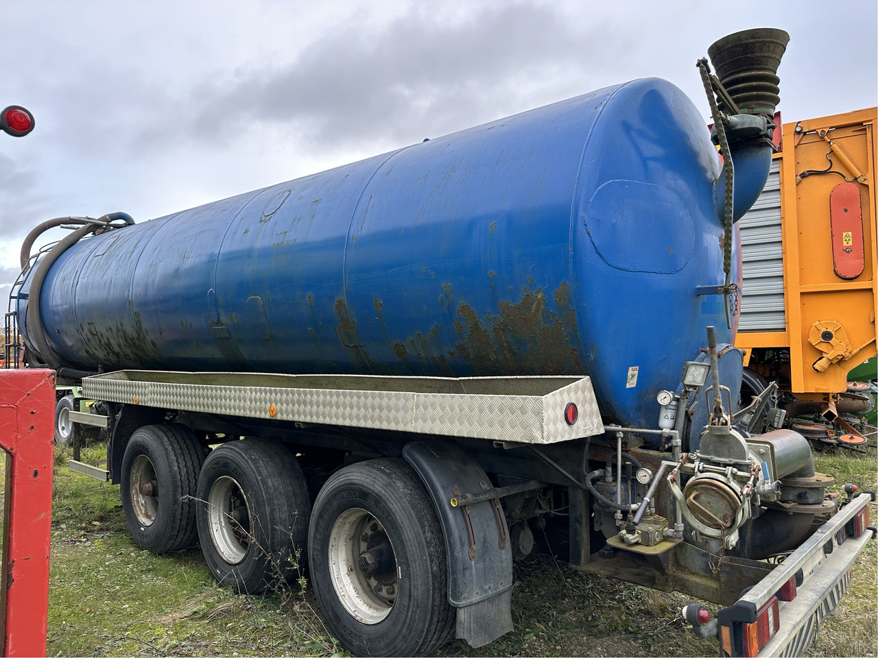 Bardenhorst Gülletransportauflieger 28.000 - Maquinaria para fertilización: foto 5 Bardenhorst Gülletransportauflieger 28.000 - Maquinaria para fertilización: foto 5