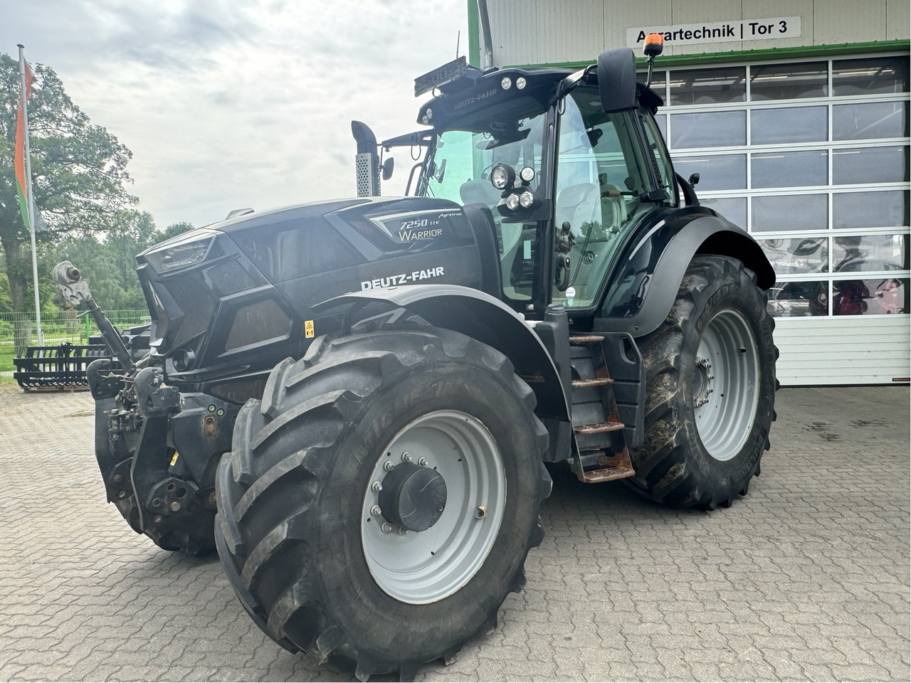 Deutz-Fahr Agrotron 7250 TTV - Tractor: foto 1 Deutz-Fahr Agrotron 7250 TTV - Tractor: foto 1