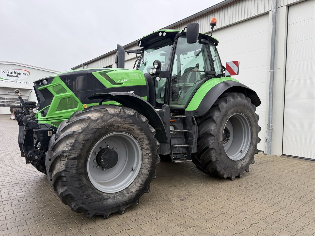 Deutz-Fahr Agrotron 7250 TTV - Tractor: foto 1 Deutz-Fahr Agrotron 7250 TTV - Tractor: foto 1