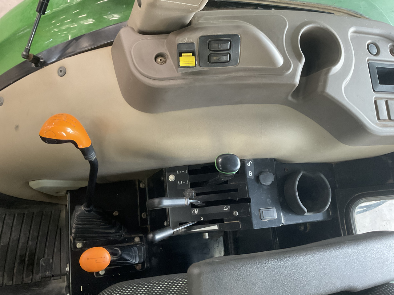 John Deere 5055 E - Tractor: foto 3 John Deere 5055 E - Tractor: foto 3