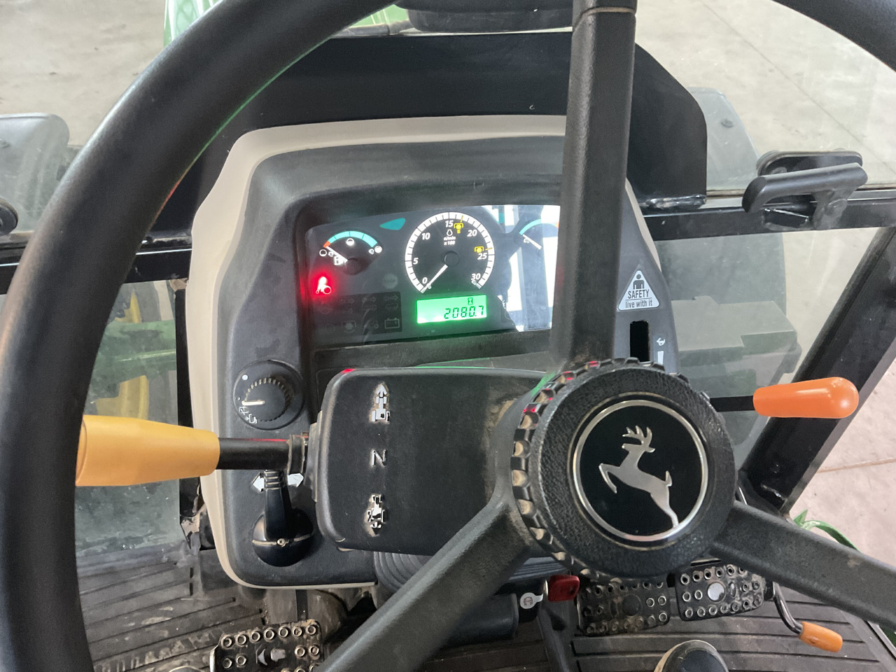 John Deere 5055 E - Tractor: foto 2 John Deere 5055 E - Tractor: foto 2