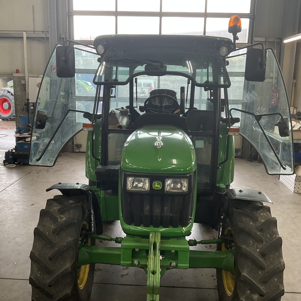 John Deere 5055 E - Tractor: foto 5 John Deere 5055 E - Tractor: foto 5