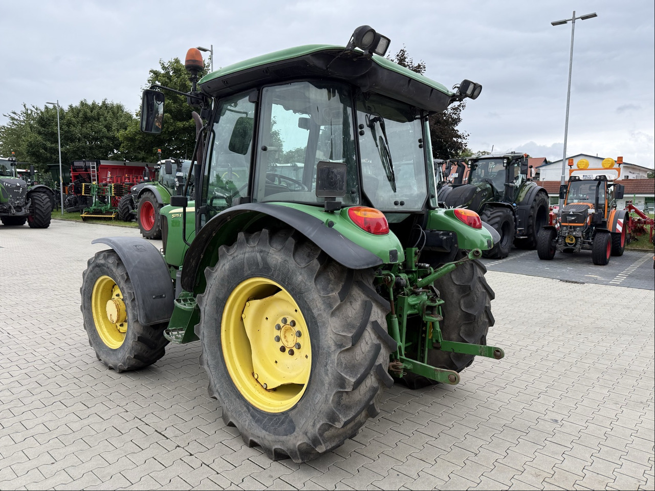 Tractor John Deere 5075E: foto 7