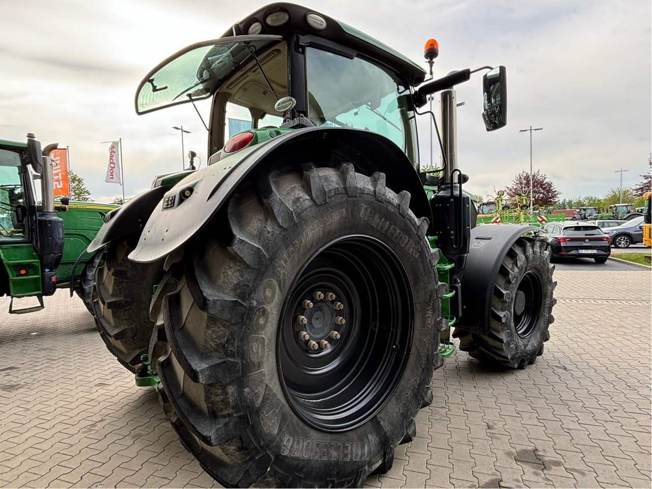 John Deere 6215 R - Tractor: foto 5 John Deere 6215 R - Tractor: foto 5