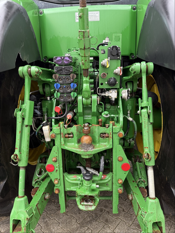 Tractor John Deere 8320 R: foto 10