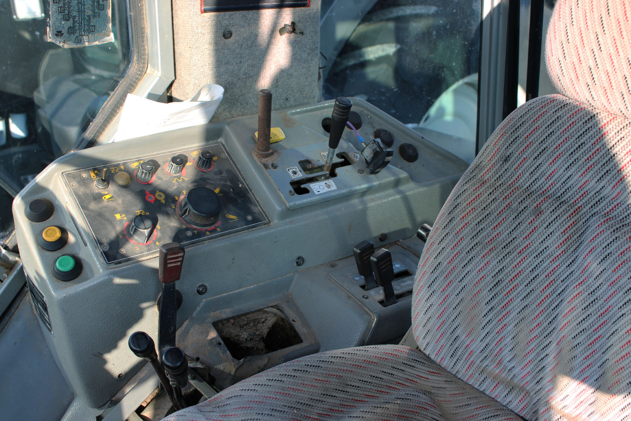 Massey Ferguson 3085 - Tractor: foto 2 Massey Ferguson 3085 - Tractor: foto 2