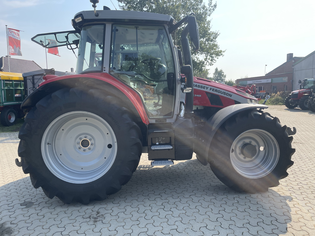 Massey Ferguson 5S.145 Dyna-6 Exclusive - Tractor: foto 2 Massey Ferguson 5S.145 Dyna-6 Exclusive - Tractor: foto 2