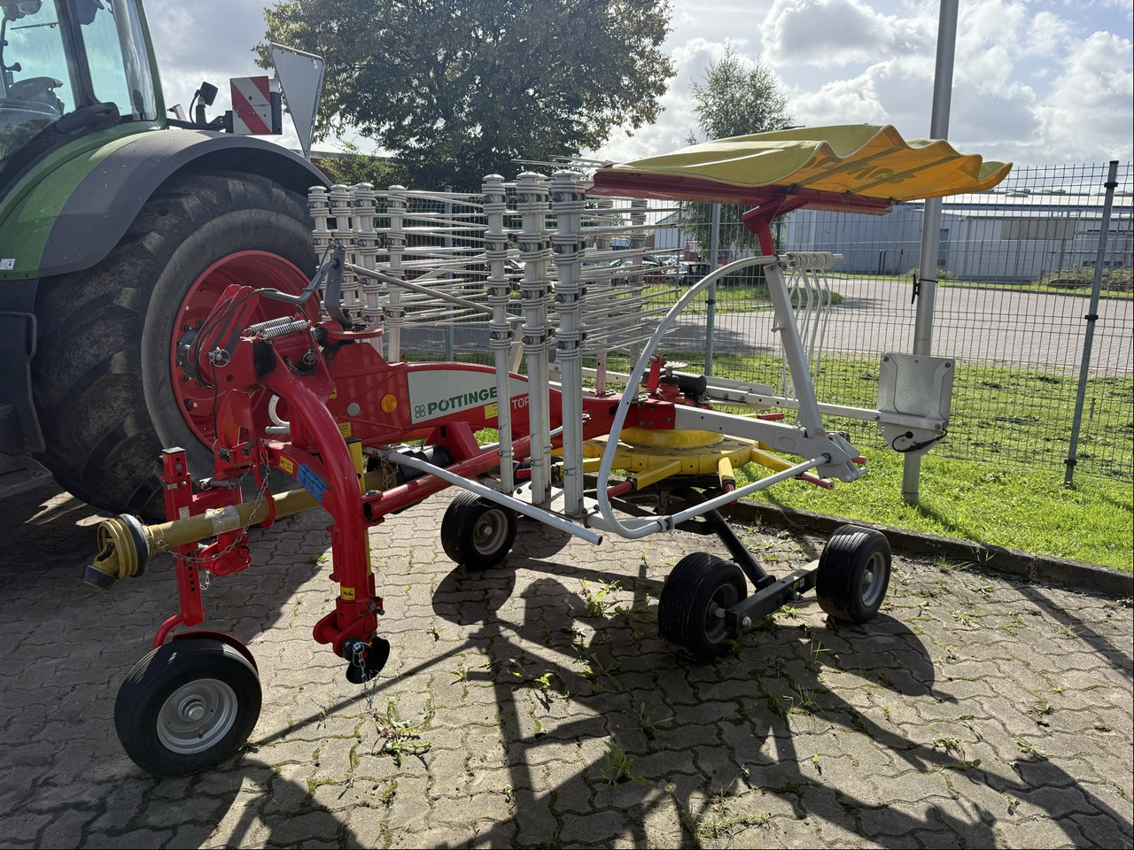 Pöttinger TOP 422 Einkreiselschwader - Henificadora: foto 4 Pöttinger TOP 422 Einkreiselschwader - Henificadora: foto 4