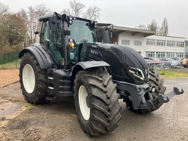 Valtra T235 V 2A1 - Tractor: foto 2 Valtra T235 V 2A1 - Tractor: foto 2