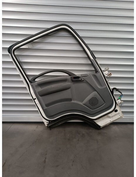 Isuzu LH - DRIVER - SX - LATO GUIDA - Puerta y piezas para Camión: foto 2 Isuzu LH - DRIVER - SX - LATO GUIDA - Puerta y piezas para Camión: foto 2
