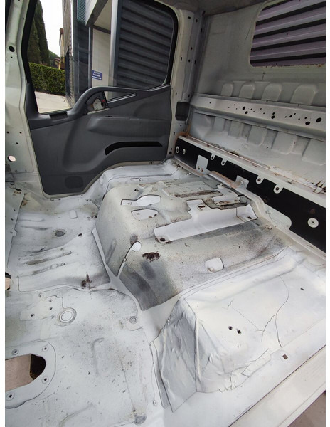 Mitsubishi Fuso CANTER S TYPE EURO 5 EURO 6 MODEL - Cabina e interior para Camión: foto 4 Mitsubishi Fuso CANTER S TYPE EURO 5 EURO 6 MODEL - Cabina e interior para Camión: foto 4