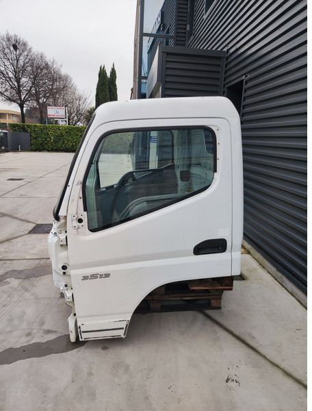 Mitsubishi Fuso CANTER S TYPE EURO 5 EURO 6 MODEL - Cabina e interior para Camión: foto 2 Mitsubishi Fuso CANTER S TYPE EURO 5 EURO 6 MODEL - Cabina e interior para Camión: foto 2