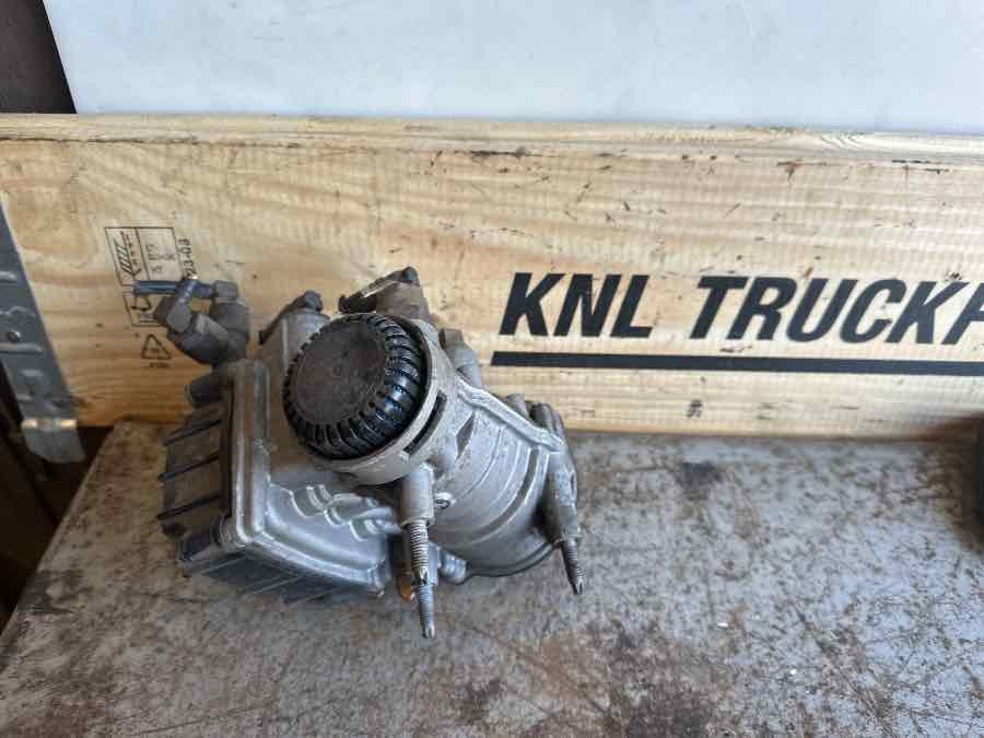 DAF TRAILER VALVE 1747137 - Válvula de freno para Camión: foto 2 DAF TRAILER VALVE 1747137 - Válvula de freno para Camión: foto 2