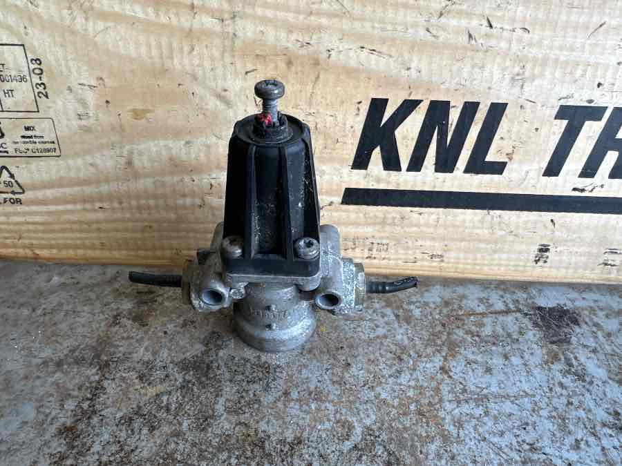 MAN 2,5 BAR VALVE 81.52101-6294 - Válvula de freno para Camión: foto 1 MAN 2,5 BAR VALVE 81.52101-6294 - Válvula de freno para Camión: foto 1