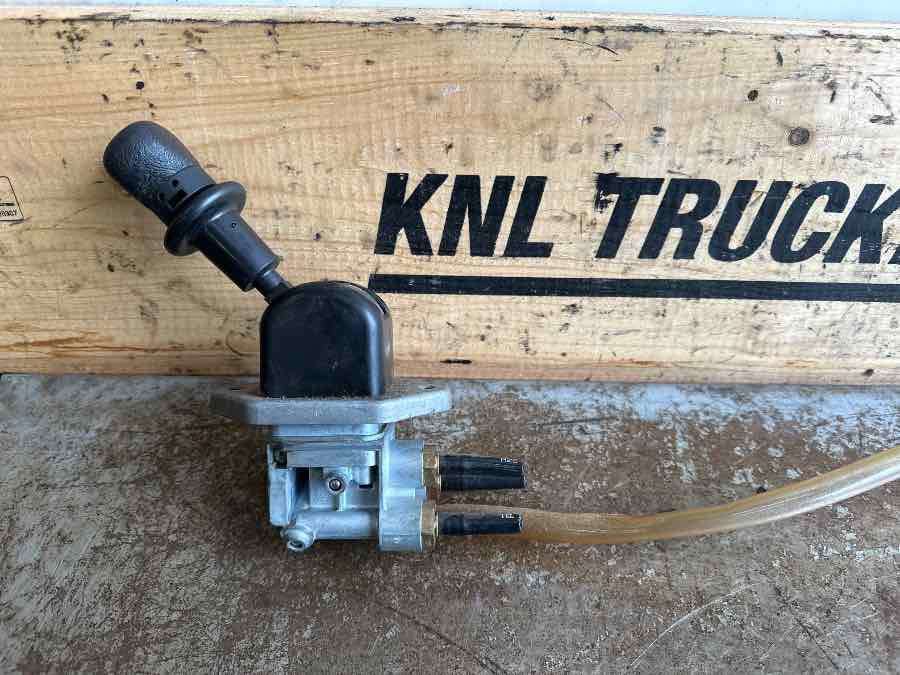 MAN HANDBRAKE 81.52315-6208 - Cabina e interior para Camión: foto 1 MAN HANDBRAKE 81.52315-6208 - Cabina e interior para Camión: foto 1