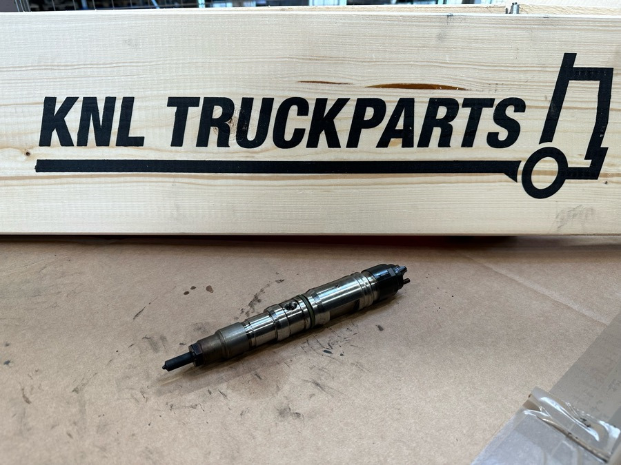 MAN INJECTOR 51.10100-6126 - Procesamiento de combustible para Camión: foto 1 MAN INJECTOR 51.10100-6126 - Procesamiento de combustible para Camión: foto 1