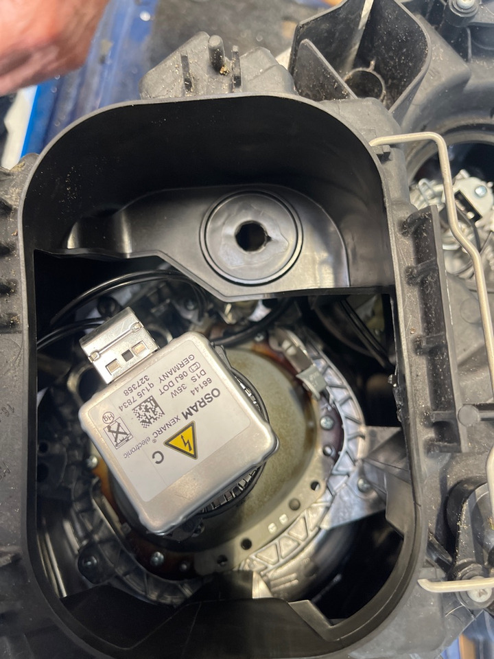 MERCEDES XENON LAMP A9618207761 - Luz/ Iluminación para Camión: foto 4 MERCEDES XENON LAMP A9618207761 - Luz/ Iluminación para Camión: foto 4