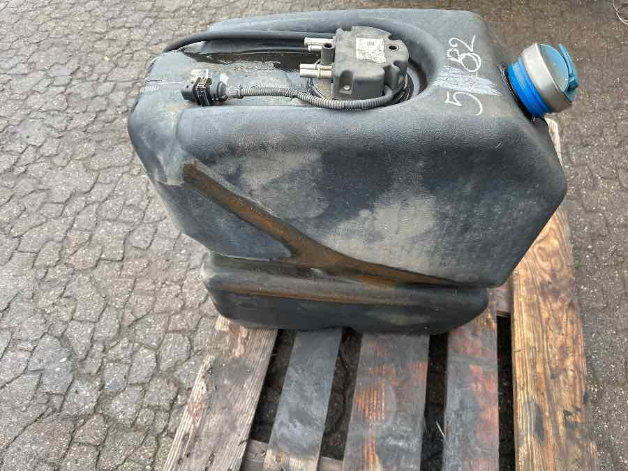 SCANIA ADBLUE TANK 2244863 - Procesamiento de combustible para Camión: foto 1 SCANIA ADBLUE TANK 2244863 - Procesamiento de combustible para Camión: foto 1