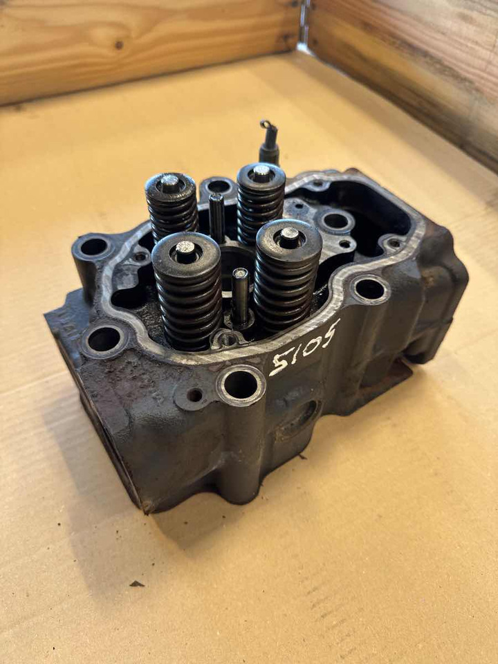 SCANIA CYLINDERHEAD 2245533 - Motor para Camión: foto 1 SCANIA CYLINDERHEAD 2245533 - Motor para Camión: foto 1