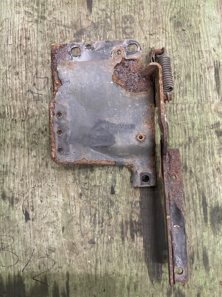 SCANIA HINGE BRACKET 1742265 RH - Bastidor/ Chasis para Camión: foto 1 SCANIA HINGE BRACKET 1742265 RH - Bastidor/ Chasis para Camión: foto 1