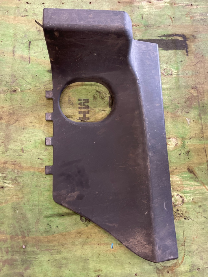 SCANIA STEP COVER 1390075 - Carrocería y exterior para Camión: foto 1 SCANIA STEP COVER 1390075 - Carrocería y exterior para Camión: foto 1