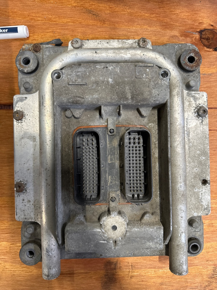 VOLVO ECU 60100000 PO3 - Unidad de control para Camión: foto 2 VOLVO ECU 60100000 PO3 - Unidad de control para Camión: foto 2