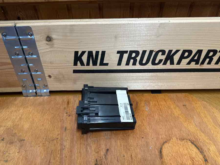 VOLVO ELECTRONIC CONTROL UNIT 23718971 - Sistema eléctrico para Camión: foto 2 VOLVO ELECTRONIC CONTROL UNIT 23718971 - Sistema eléctrico para Camión: foto 2