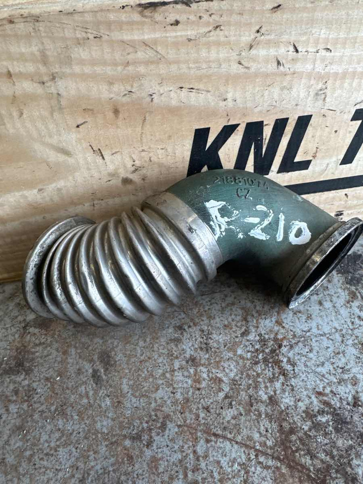 VOLVO PIPE 21881074 - Tubo de admisión de aire para Camión: foto 1 VOLVO PIPE 21881074 - Tubo de admisión de aire para Camión: foto 1