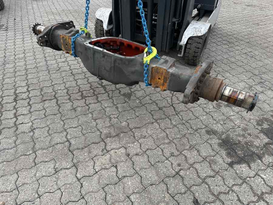 VOLVO REAR AXLE 21942445 - Eje y piezas para Camión: foto 2 VOLVO REAR AXLE 21942445 - Eje y piezas para Camión: foto 2