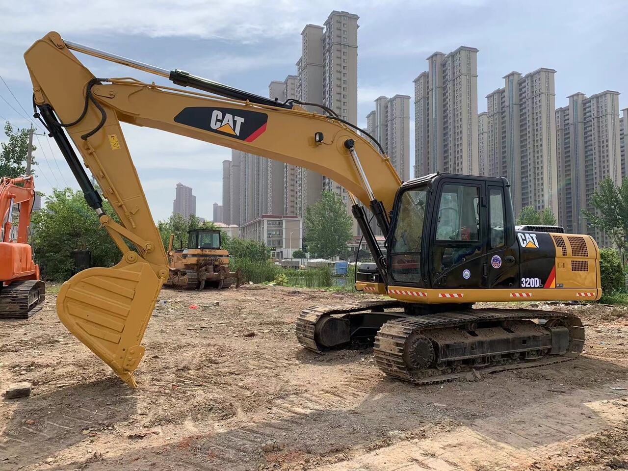 CATERPILLAR 320DL - Excavadora de cadenas: foto 3 CATERPILLAR 320DL - Excavadora de cadenas: foto 3