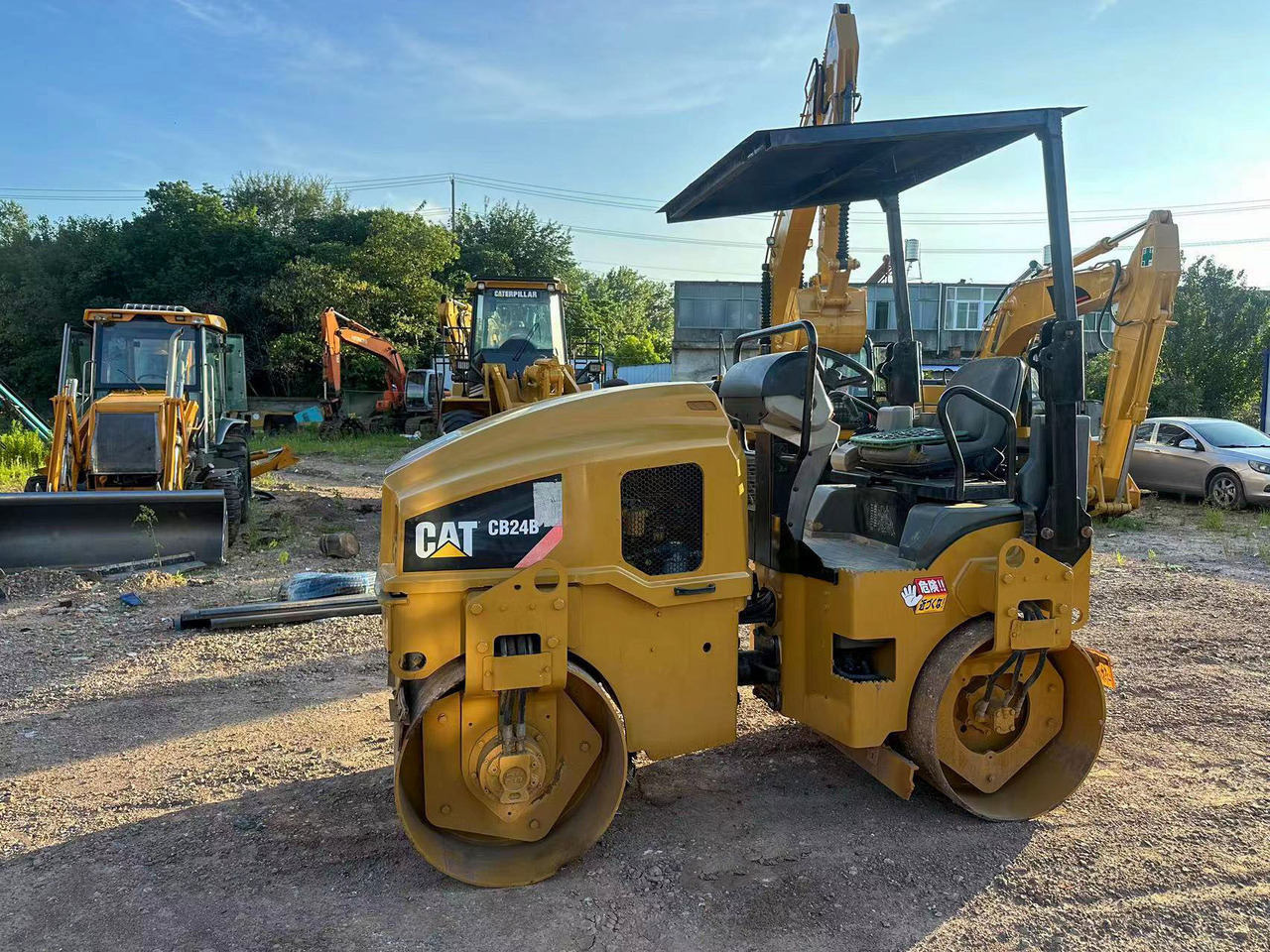 CATERPILLAR CB24B - Rodillo: foto 2 CATERPILLAR CB24B - Rodillo: foto 2