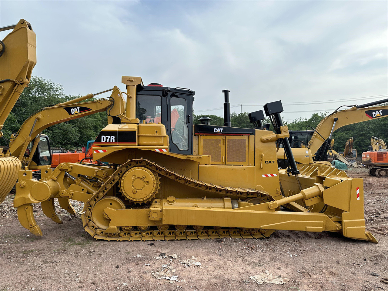 CATERPILLAR D7R - Bulldozer: foto 1 CATERPILLAR D7R - Bulldozer: foto 1