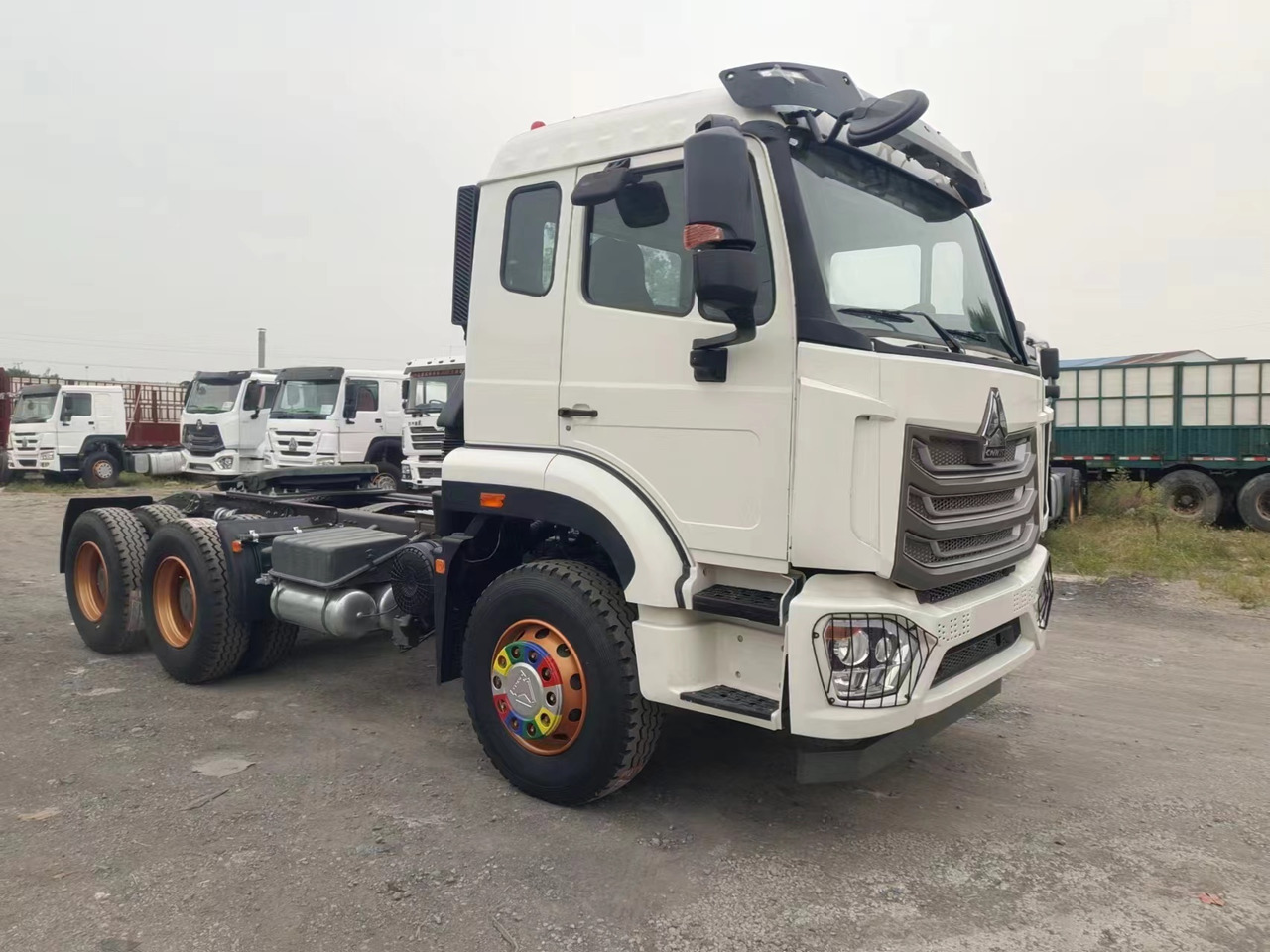 SINOTRUK HOWO 371hp 6X4 Tractor unit - Cabeza tractora: foto 3 SINOTRUK HOWO 371hp 6X4 Tractor unit - Cabeza tractora: foto 3