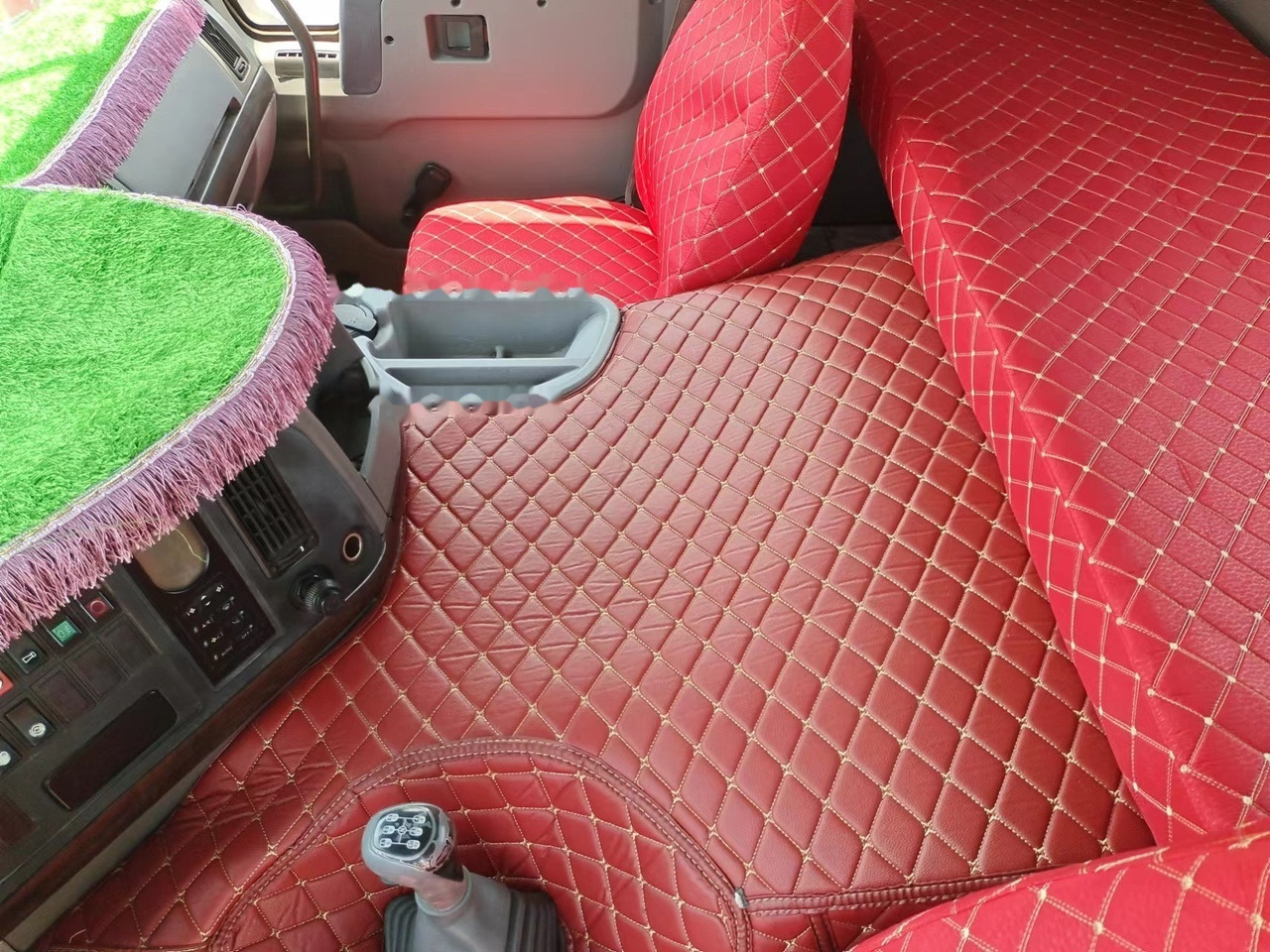 SINOTRUK Howo tractor unit 420 - Cabeza tractora: foto 5 SINOTRUK Howo tractor unit 420 - Cabeza tractora: foto 5