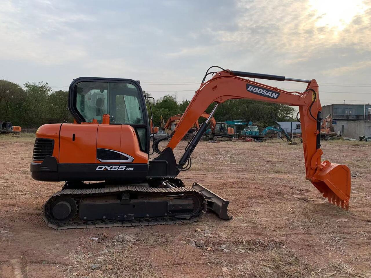DOOSAN DX55 - Excavadora: foto 2 DOOSAN DX55 - Excavadora: foto 2