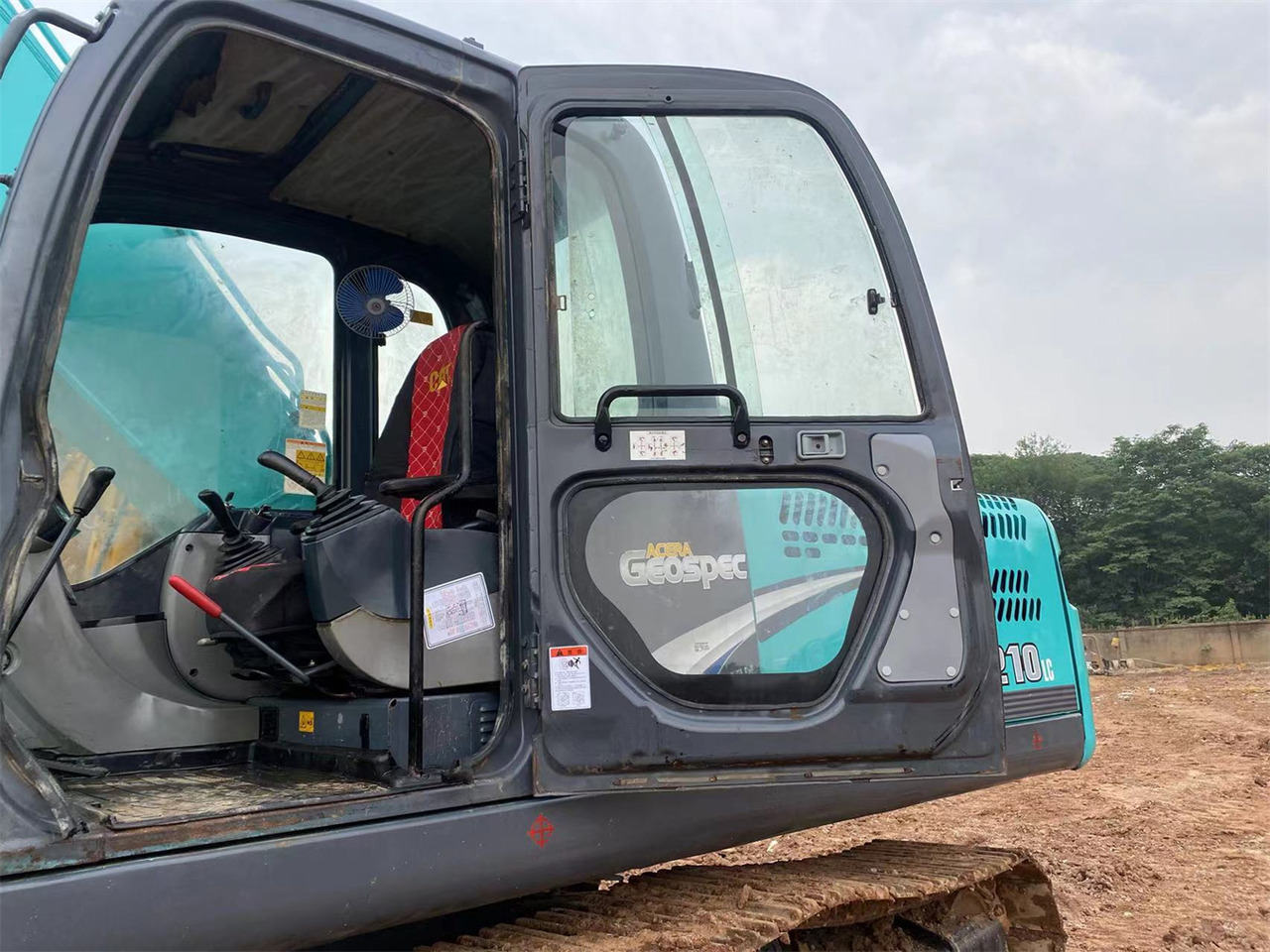 KOBELCO SK210LC-8 - Excavadora de cadenas: foto 5 KOBELCO SK210LC-8 - Excavadora de cadenas: foto 5