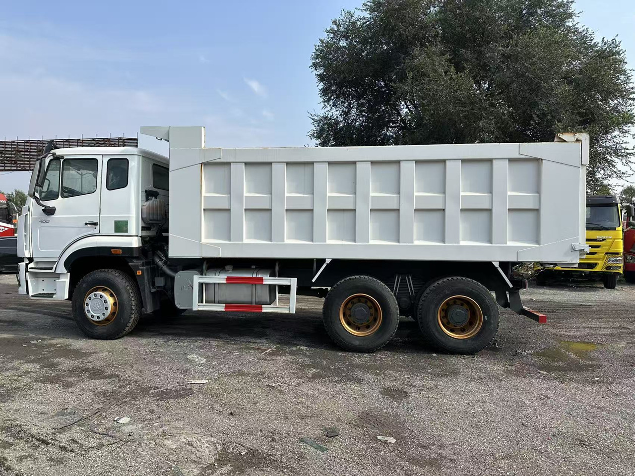 SINOTRUK HOHAN 400hp 6x4 tipper truck - Camión volquete: foto 3 SINOTRUK HOHAN 400hp 6x4 tipper truck - Camión volquete: foto 3